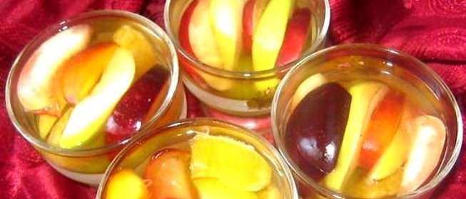 Желе с кусочками фруктов