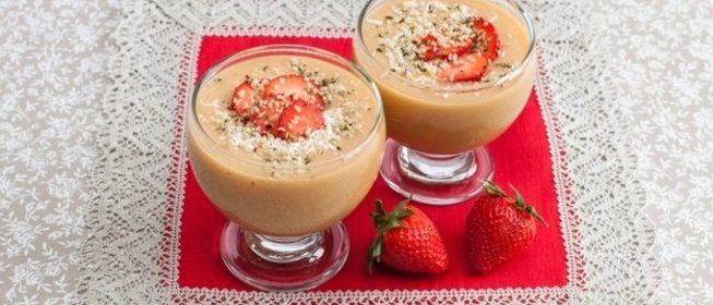 Смузи из клубники и манго