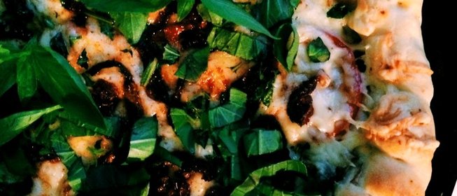 Пицца с баклажанами и вялеными томатами