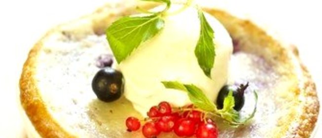 Блины со свежими ягодами по‑датски (Dutch Baby)