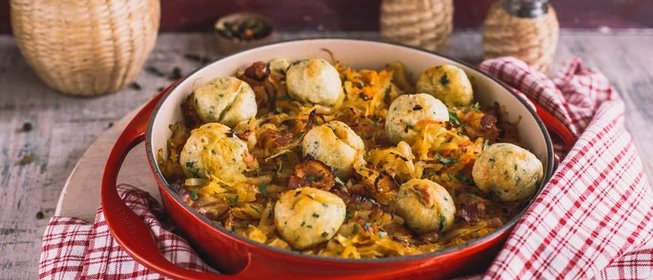 Тушеная квашеная капуста с клецками