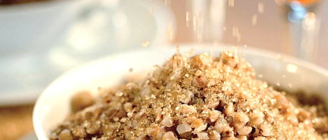 Рассыпчатая гречка с яблочно-морковным шотом