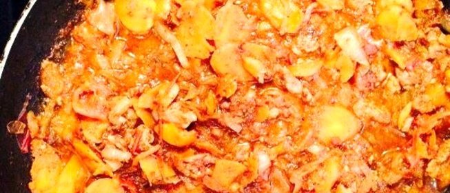 Говядина с аджикой и помидорами