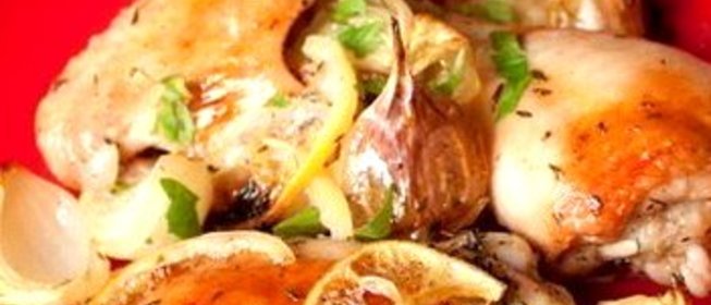 Запеченная курица с лимонами и белым вином