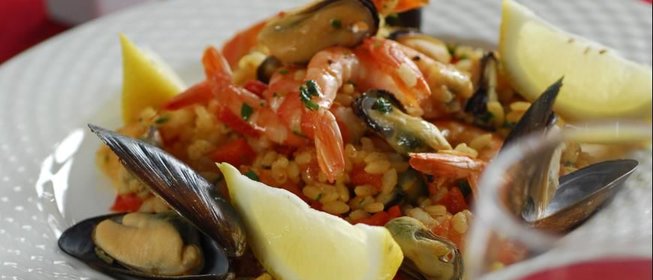 Плов с креветками и мидиями