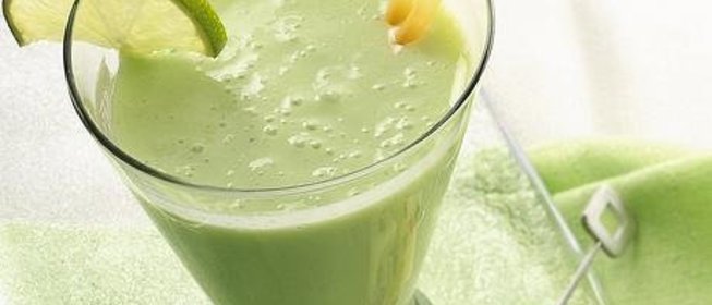 Коктейль из замороженного йогурта с лаймом и бананом