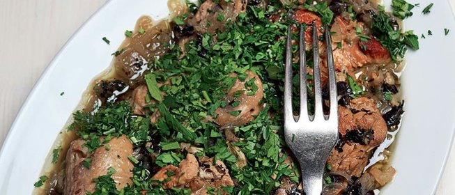 Цесарка, томленная в луковом соке