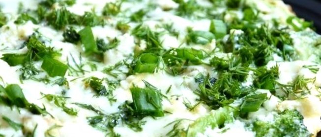 Омлет с брокколи на сковороде