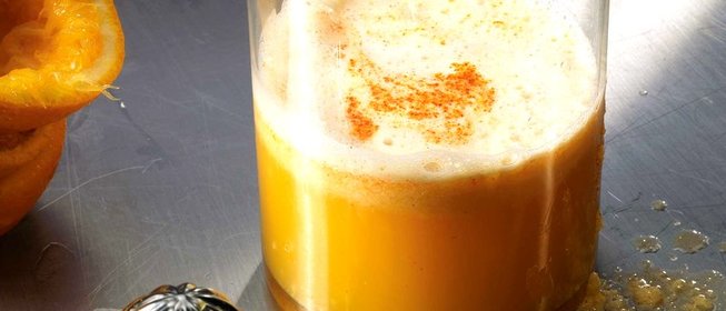 Цитрусовый сок с чесноком, имбирем и кайенским перцем