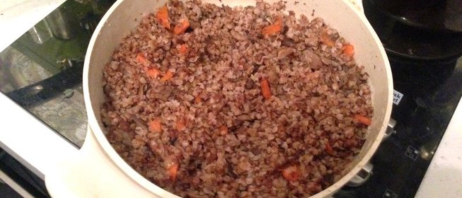 Гречка с вешенками, луком и морковью
