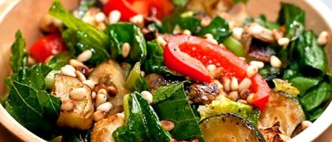 Горячий салат с курицей