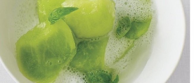 Дыня с белым игристым вином