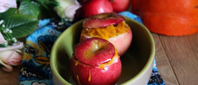 Печеные яблоки с тыквой и ягодами годжи
