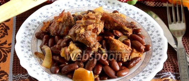 Свинина с фасолью и яблоками