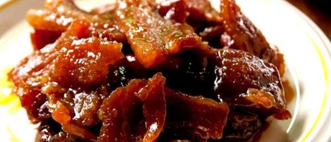 Schmaltz and Gribenes (хрустящие кусочки куриной кожи с жареным луком)