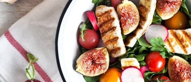 Салат с курицей и инжиром