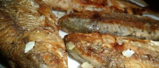 Жареная рыба чебак