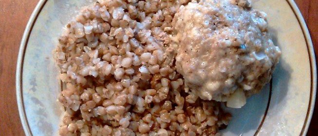 Гречка с котлетами