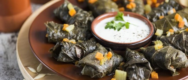 Долма в виноградных листьях
