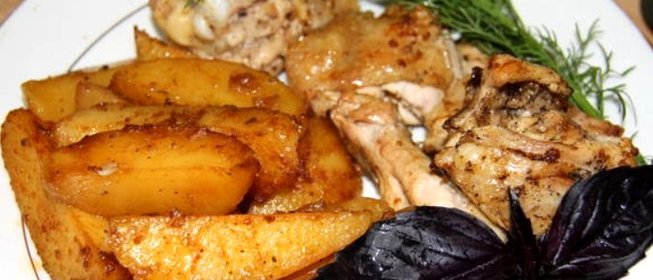 Запеченный картофель под соусом