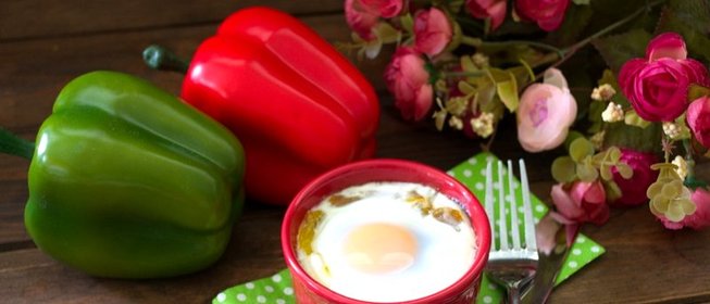 Завтрак из сосисок и яиц