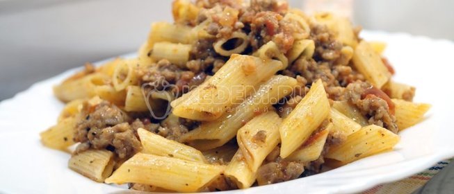 Печенье с фруктами и взбитыми сливками