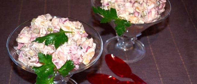 Зимний салат с курицей и свеклой