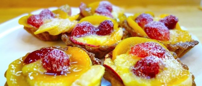 Тарталетки с фруктами в желе
