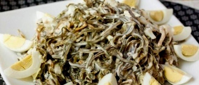 Салат с яйцом и морской капустой