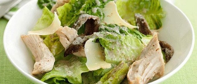 Салат с курицей и фундуком