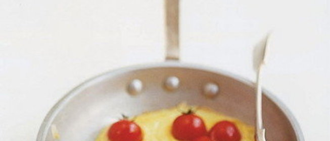 Омлет с помидорами черри и сыром