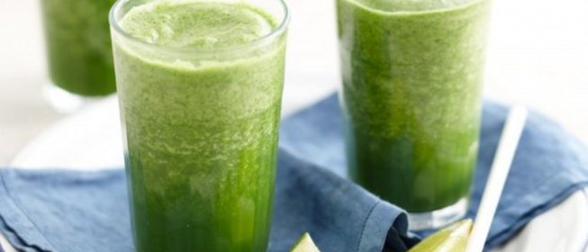 Смузи на основе кокосовой воды с лаймом и капустой кейл