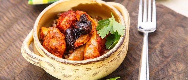 Свинина с черносливом и гречкой