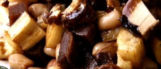 Жареная свинина с арахисом и имбирем