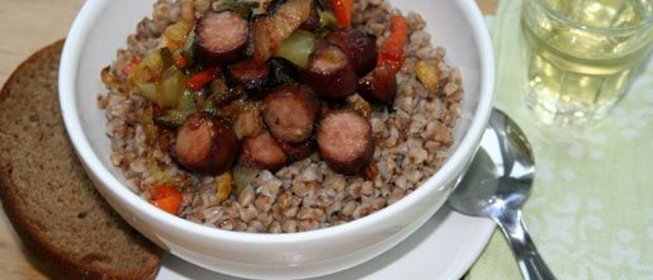 Гречневая каша с копченостями