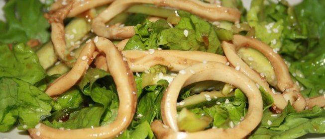 Салат с кальмаром
