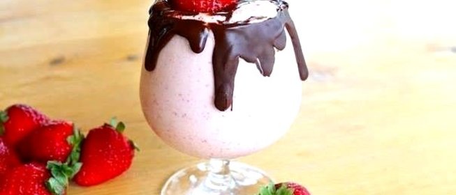 Клубничный коктейль в шоколадной глазури