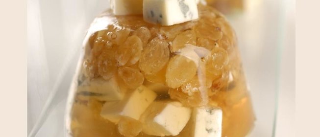 Голубой сыр в желе из портвейна