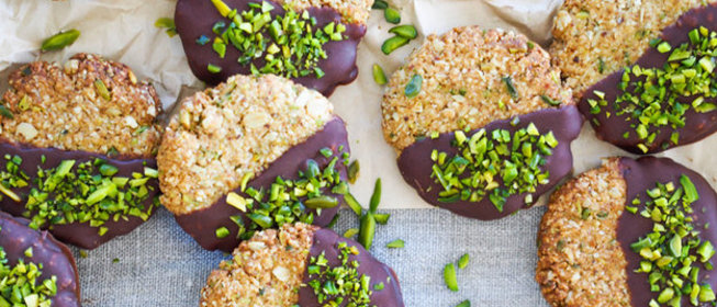 Овсяное печенье с миндалем и фисташками