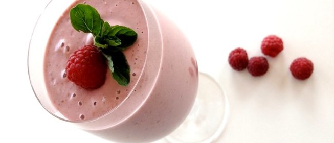 Молочный коктейль с малиной