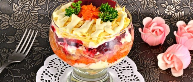 Сельдь под шубой с сыром и яблоком