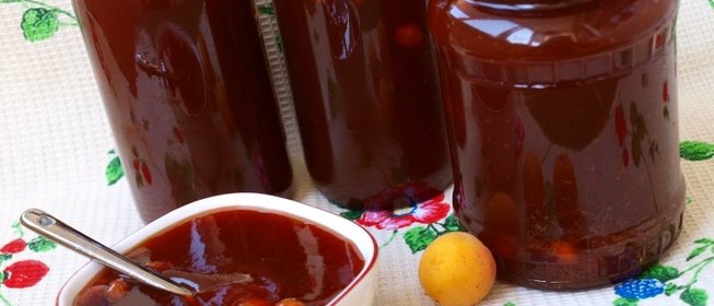 Абрикосовый джем с ядрами