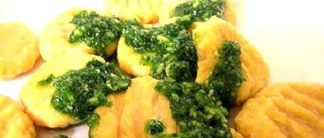 Клецки из тыквы с кориандром Алмонд Песто