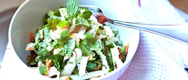 Овощной салат с курицей