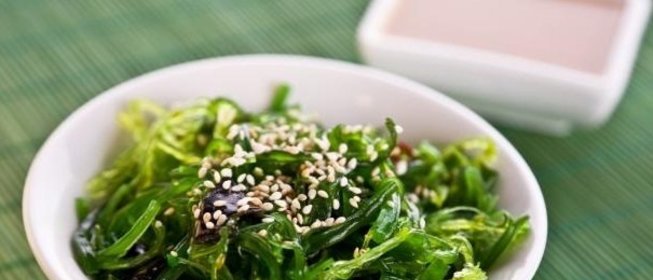 Простой салат из морской капусты