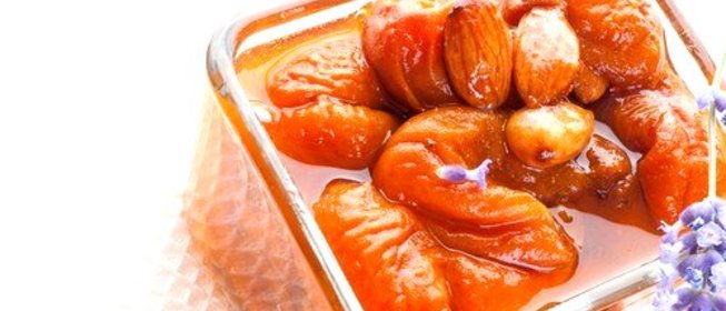 Абрикосовое варенье с миндалем