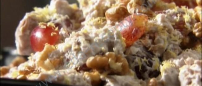 Салат с тунцом и виноградом