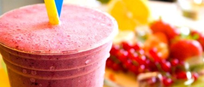 Ягодный смузи с йогуртом