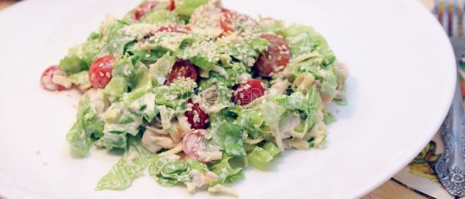 Салат с курицей и помидорками черри