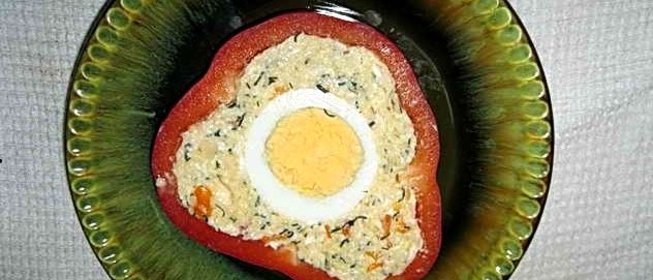 Перец с сырной начинкой и яйцом